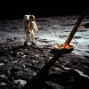 Astronaut Edwin Aldrin Jr. walks on the surface of the moon near the Lunar Module - Apollo 11 Variante 1