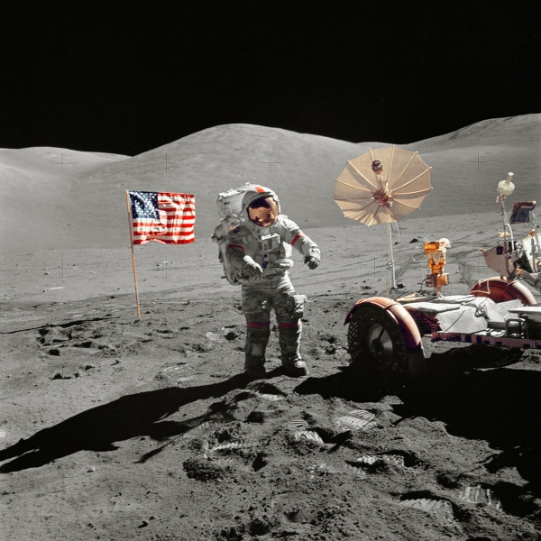 Astronaut Eugene Cernan walks toward the Lunar Roving Vehicle - Apollo 6 Variante 1 | 40x40 cm | Premium-Papier