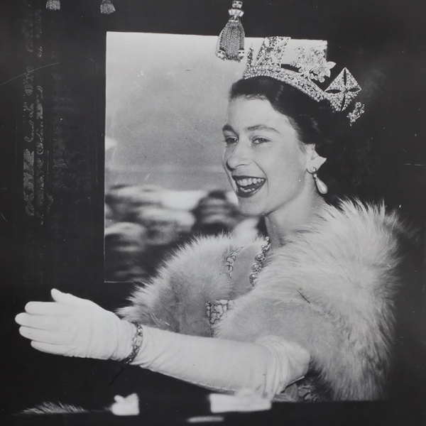 Queen Elizabeth II. (1955) Variante 1 | 40x40 cm | Premium-Papier